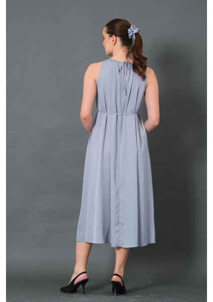 Hamile Beli Bağcıklı Sıfır Kol Midi Boy Saten Elbise Gri indirimleri