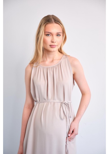 Hamile Beli Bağcıklı Sıfır Kol Midi Boy Saten Elbise Bej