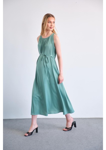 Hamile Beli Bağcıklı Sıfır Kol Midi Boy Saten Elbise Yeşil modelleri