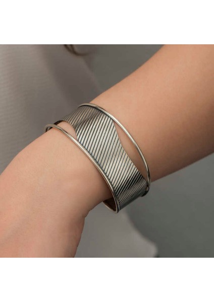 Gümüş Eskitme Desenli Bayan Bilezik indirimleri