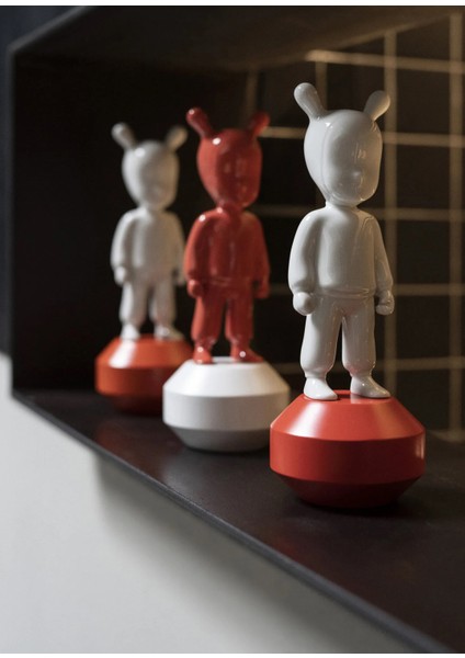 The Red Guest Little Beyaz Porselen Heykel
