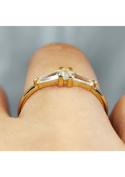 Gümüş Yüzük - Trapez Kesim Swarovski (Zirkon) Taşlı Enerji Tasarım Modern 925 Ayar Gümüş Yüzük