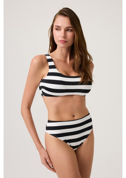 Siyah-Beyaz Çizgili Kare Yaka Spor Bikini Üstü Sporty Top modelleri