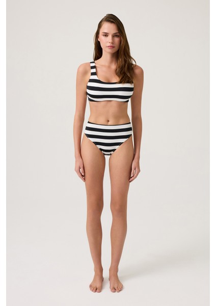 Siyah-Beyaz Çizgili Kare Yaka Spor Bikini Üstü Sporty Top indirimleri