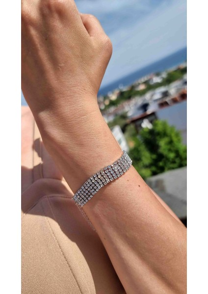 Işıltılı Geniş Kristal Taşlı Ayarlanabilir Bileklik – Gümüş Renk fiyatları