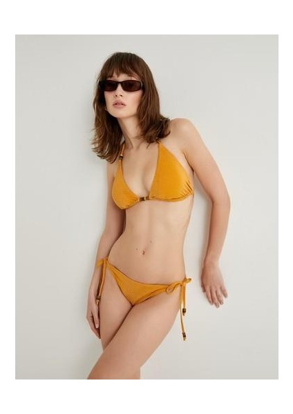 Parlak Üçgen Bikini Üstü Boncuk Detaylı Ince Askılı