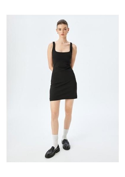 Krep Scuba Kumaş U Yaka Slim Fit Askılı Mini Elbise fiyatları