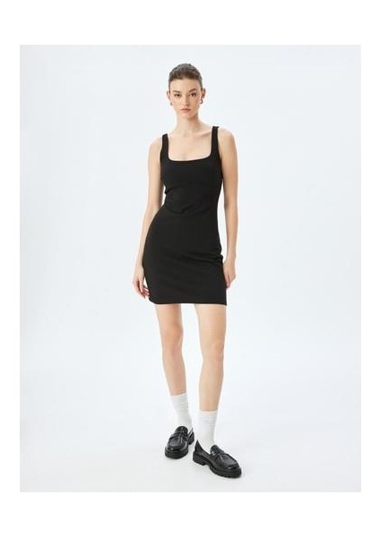 Krep Scuba Kumaş U Yaka Slim Fit Askılı Mini Elbise modelleri