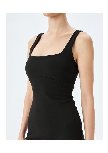 Krep Scuba Kumaş U Yaka Slim Fit Askılı Mini Elbise indirimleri