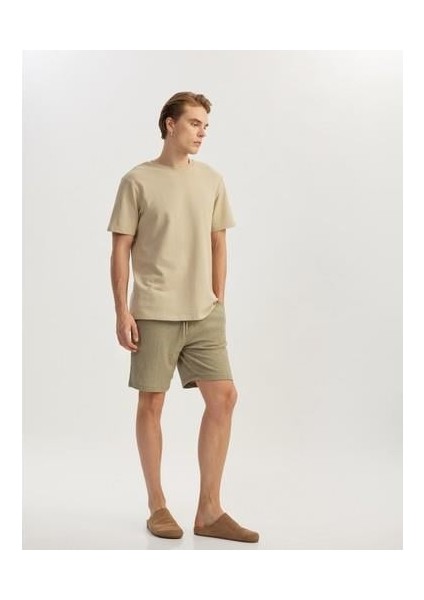 Cep Detaylı Jakarlı Bermuda Beli Bağcıklı Şort fiyatları