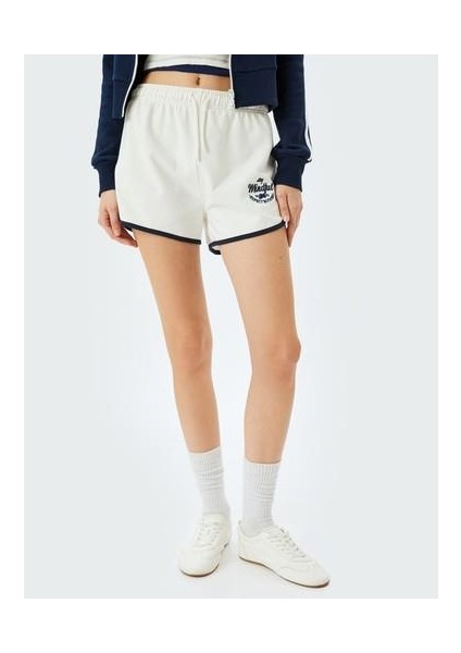 Kolej Nakışlı Beli Bağcıklı Biyeli Mini Şort indirimleri