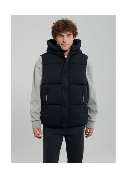 Kapüşonlu Siyah Şişme Yelek 0110306-900