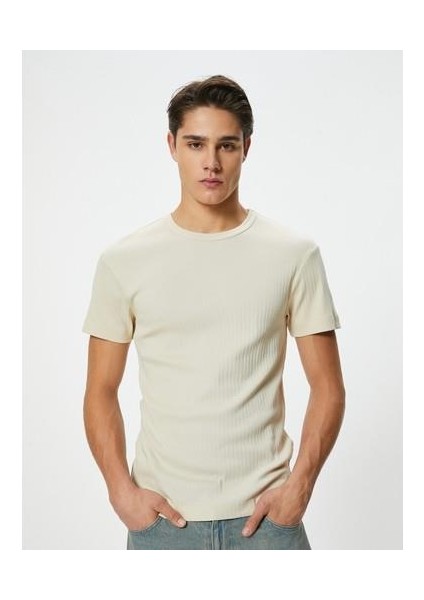 Basic Tişört Slim Fit Dokulu Kısa Kollu