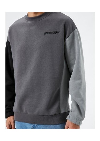 Bisiklet Yaka Sweatshirt Renk Bloklu Slogan Işlemeli Ribanalı indirimleri