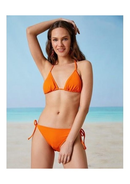 Üçgen Bikini Üstü Boyundan Bağlamalı