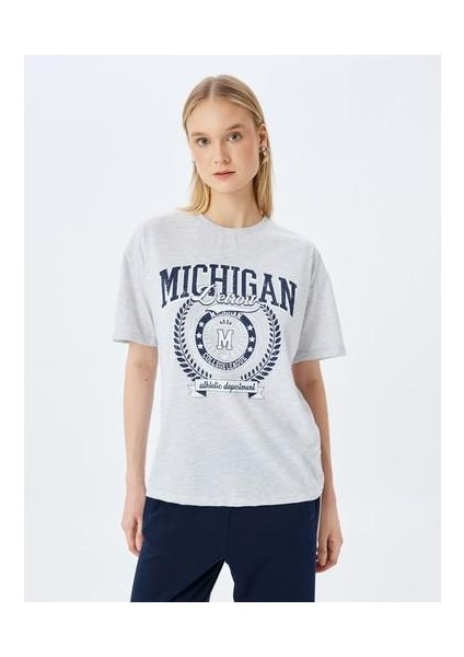 Kolej Baskılı Bisiklet Yaka Kısa Kollu Rahat Kalıp T-Shirt modelleri