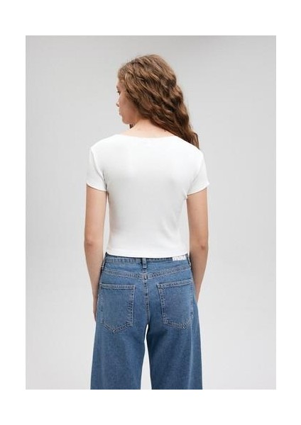 Bisiklet Yaka Beyaz Basic Tişört 1612201-70057 fırsatları