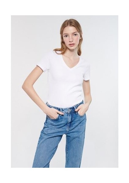 Beyaz Basic V Yaka Tişört 1601040-620