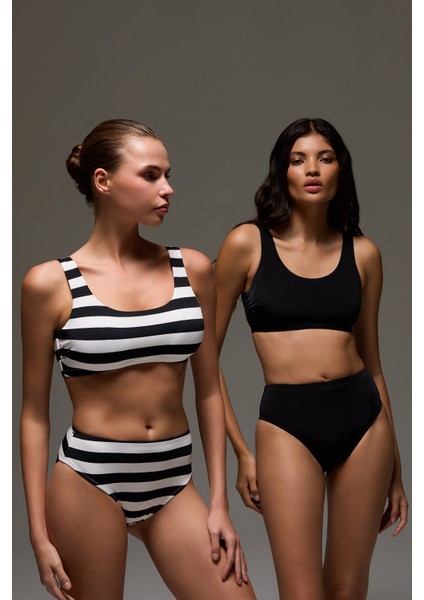 Siyah-Beyaz Çizgili U Yaka Spor Mayo Sporty One Piece