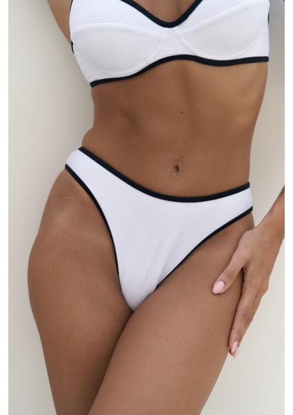 Laili Kontrast Şerit Detaylı Beyaz Bikini Altı