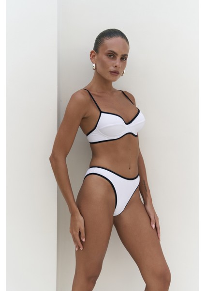 Laili Kontrast Şerit Detaylı Beyaz Bikini Altı
