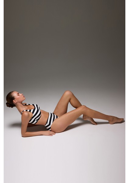 Siyah-Beyaz Çizgili Yüksek Bel Bikini Altı Sporty Bottom