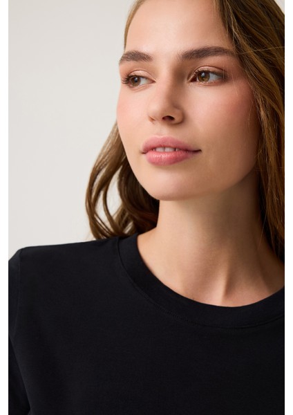 Siyah Düz Kesim Tişört Regular T-Shirt indirimleri