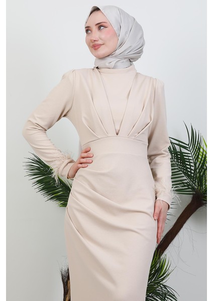 Kolu Tüylü Pile Detay Elbise Krem indirimleri