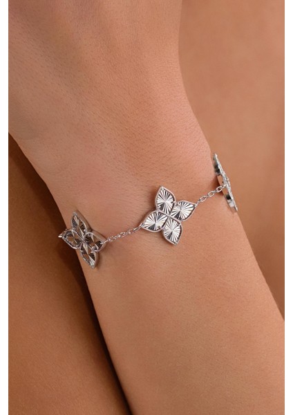 Gümüş Üçlü Yonca Çiçek Kalemli Lazer Işlemeli Taşsız Bileklik modelleri