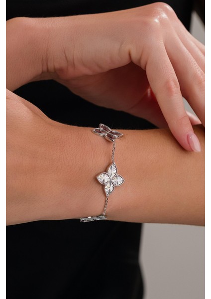 Gümüş Üçlü Yonca Çiçek Kalemli Lazer Işlemeli Taşsız Bileklik fırsatları