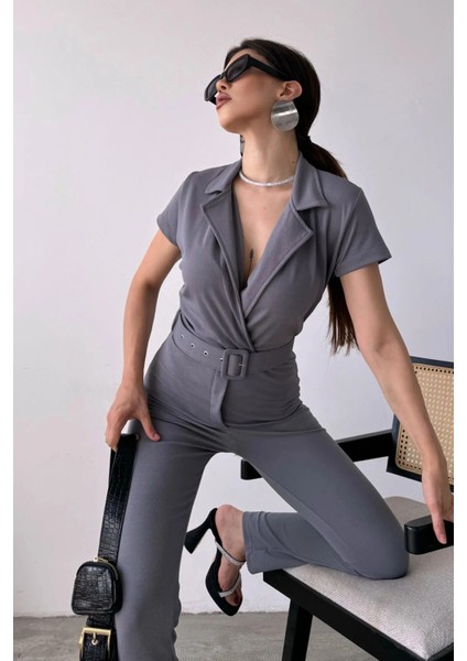 Kemer Detaylı Yakalı Gri Tulum fırsatları