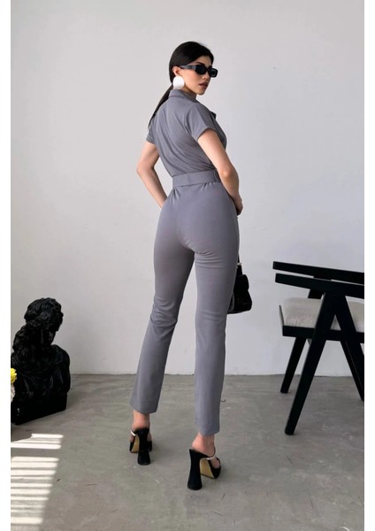 Kemer Detaylı Yakalı Gri Tulum