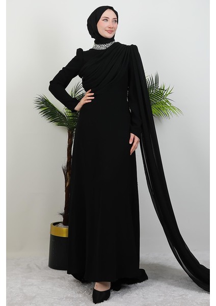 Yakası Taşlı Elbise Siyah