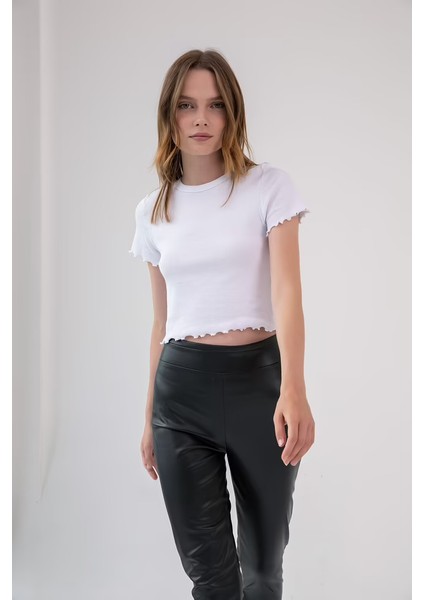 Kadın Beyaz Fırfır Detaylı Fit Kesim Kısa Kollu Crop Tişört fiyatları