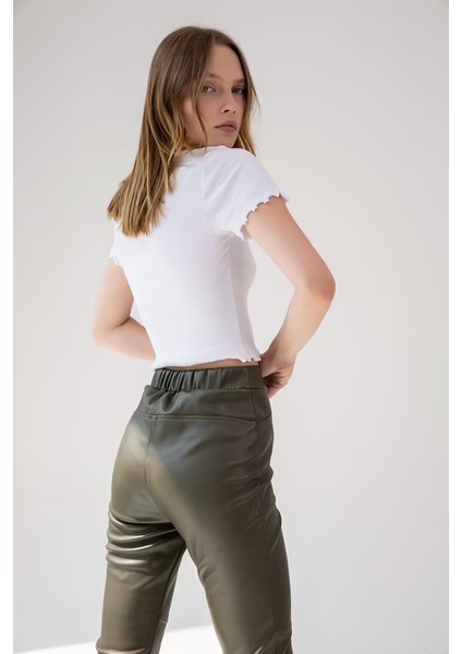 Kadın Beyaz Fırfır Detaylı Fit Kesim Kısa Kollu Crop Tişört indirimleri