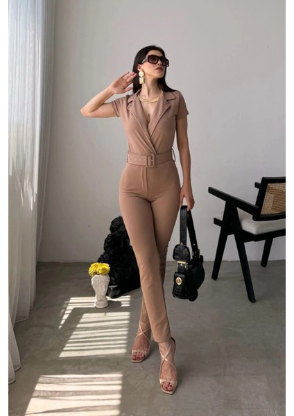 Kemer Detaylı Yakalı Bej Tulum