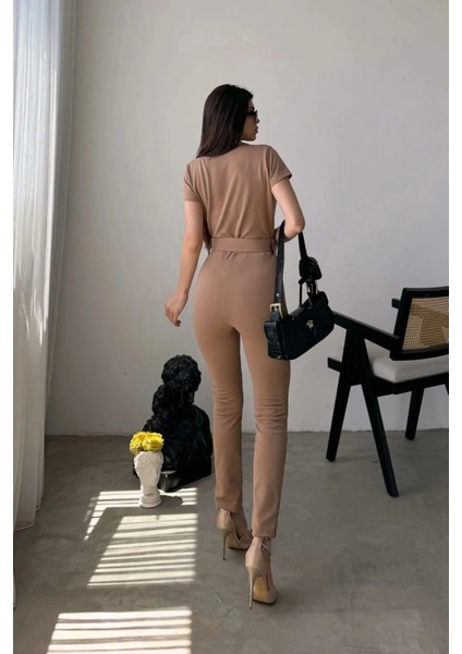 Kemer Detaylı Yakalı Bej Tulum