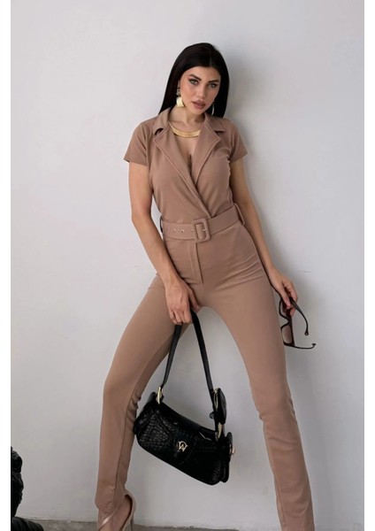 Kemer Detaylı Yakalı Bej Tulum