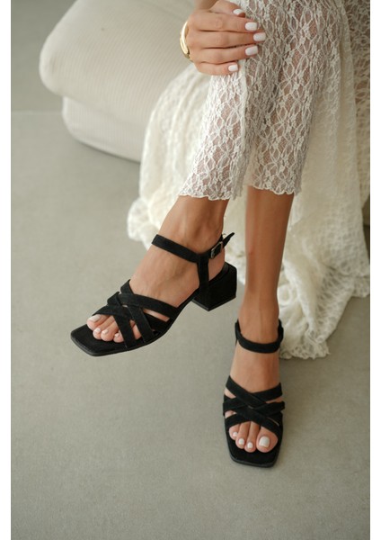 Lupie Çarpraz Bant Detaylı Hakiki Deri Kadın Topuklu Ayakkabı- Siyah Süet