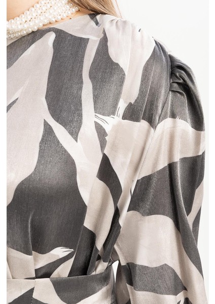 Siyah-Bej-Omuz Büzgü Detaylı Kuşaklı Elbise fırsatları