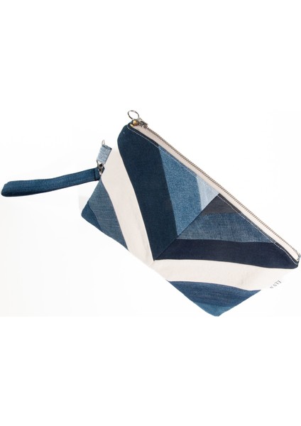 Kadın V Desenli Kot Çanta | Şık Patchwork Tasarımıyla El ve Bilekte Taşınabilir Clutch Model