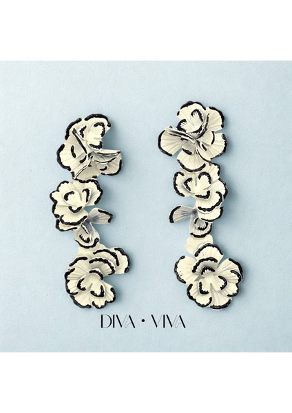 - Petal Noir Kadın Küpe modelleri