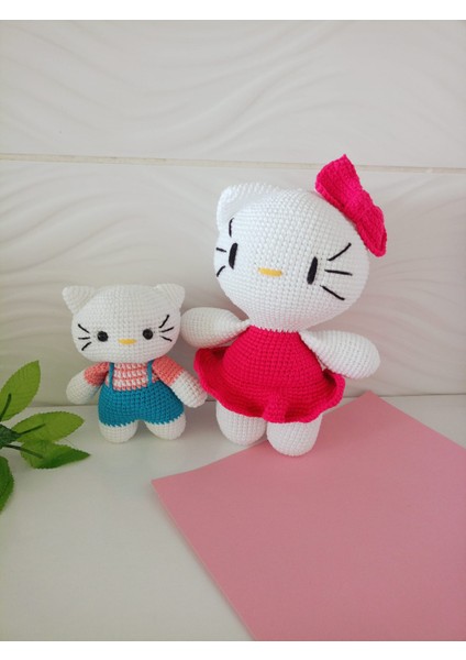 El Örgüsü Amigurumi Hello Kity Ailesi