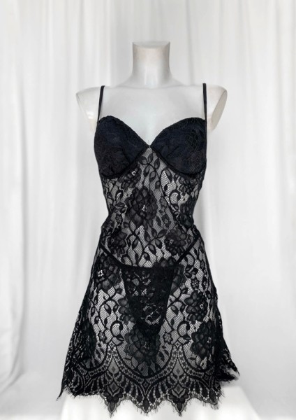 Siyah Göğüs Pedli Yumuşak Dantelli Gecelik