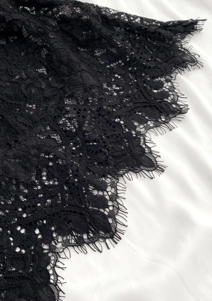 Siyah Göğüs Pedli Yumuşak Dantelli Gecelik indirimleri