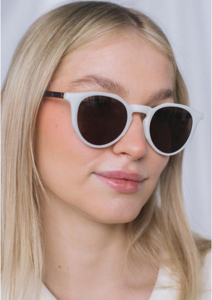 Amora White Brown Güneş Gözlüğü fırsatları