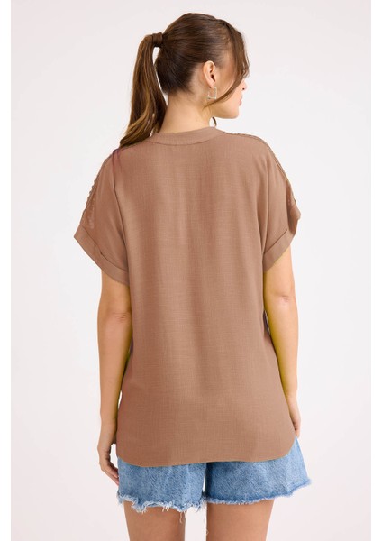 Omuz Kısmı Güpürlü Viskon Keten Bluz fırsatları