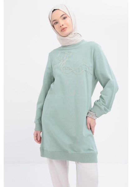 Defne-Önü Nakış Detaylı Likralı Sweat