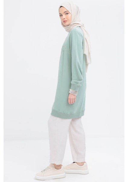 Defne-Önü Nakış Detaylı Likralı Sweat modelleri