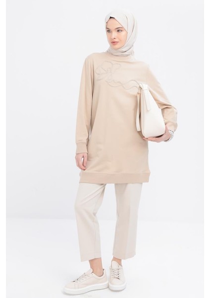 Bej-Önü Nakış Detaylı Likralı Sweat